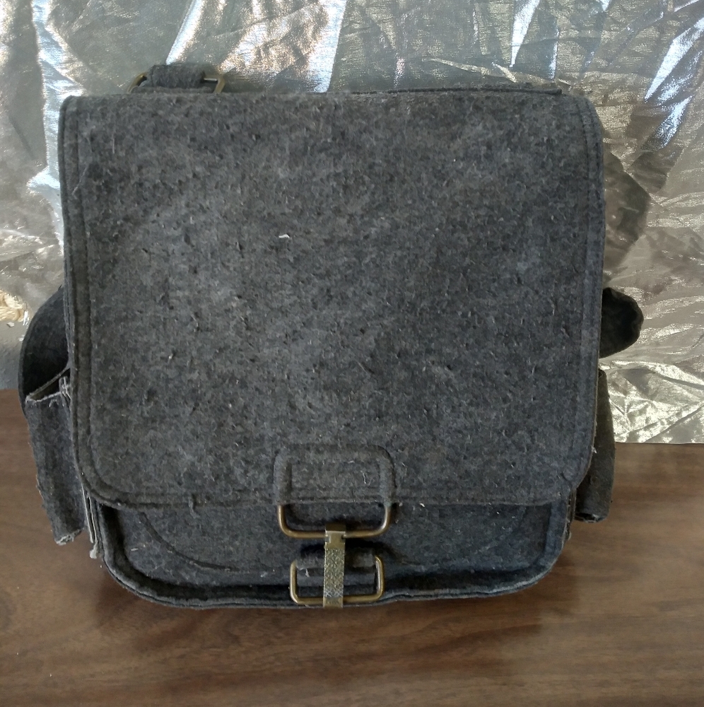 Scout felt satchel bag